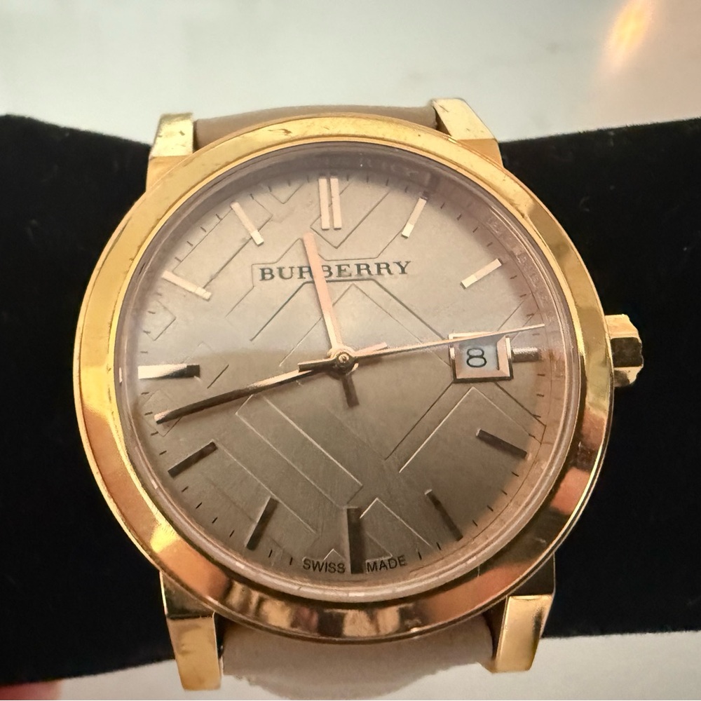 Burberry
Burberry Tan Rose Gold Plated Stainless Steel Nude. Preowned